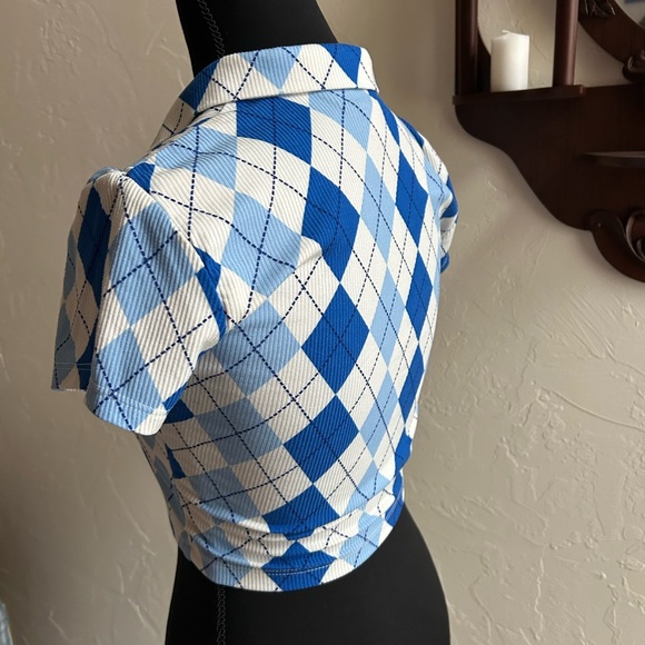 Crop top Button-Up Top - Picture 3 of 4